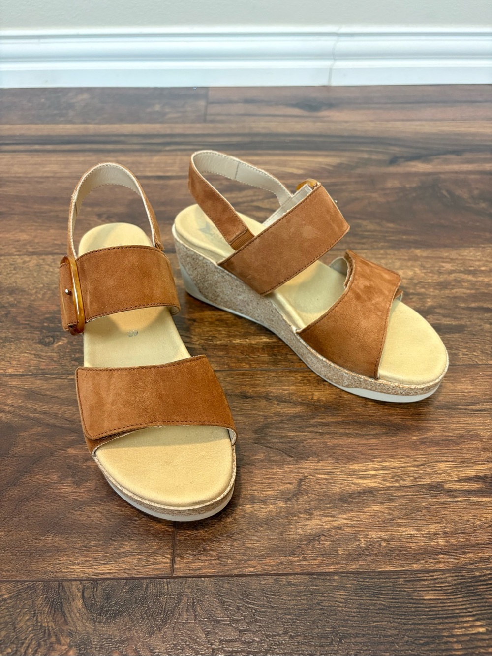 Mephisto Giuliano Brown Suede Wedge Sandals 39